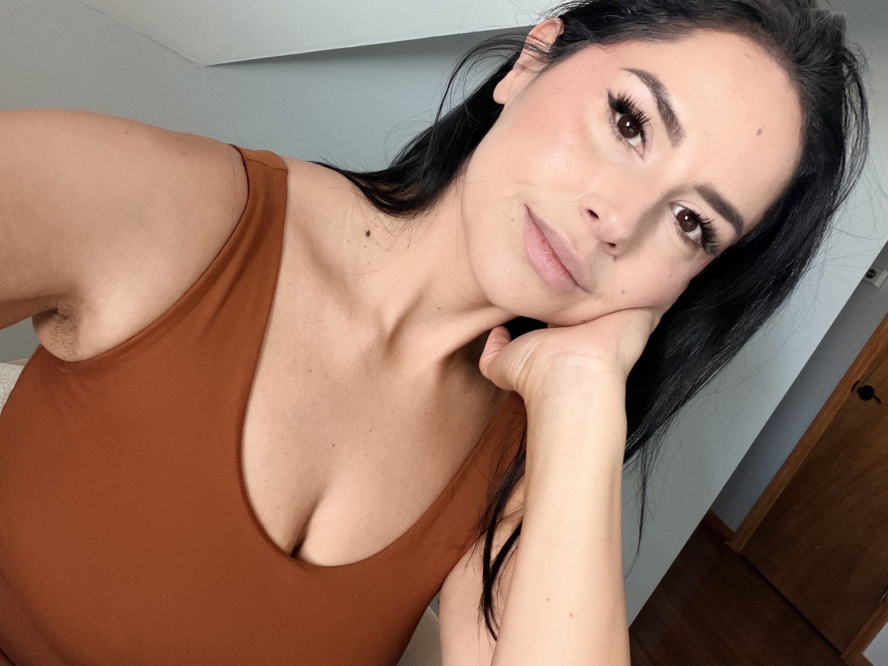 Dra. Amanda Perez, close up, resting her chin on her hand